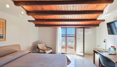 Double Room with Balcony and Sea View