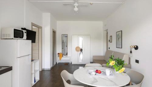 One-Bedroom Apartment with Balcony (4 Adults)