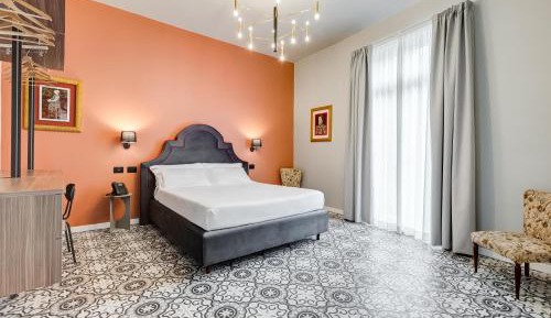 Deluxe Suite with One Queen Bed and One Single Bed - Balcony/Non-Smoking