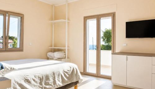 Deluxe Double Room with Balcony and Sea View