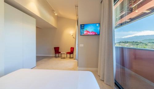 One-Bedroom Loft Apartment with Balcony