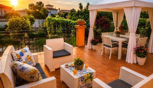 Villa with Garden View