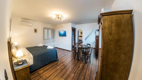 Large Double or Twin Room