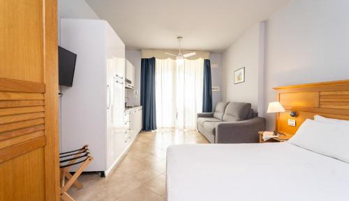 Studio with Patio and Sea View