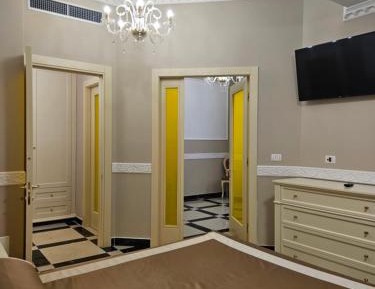 Deluxe King Suite