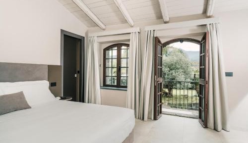Deluxe Double Room (2 Adults + 1 Child)