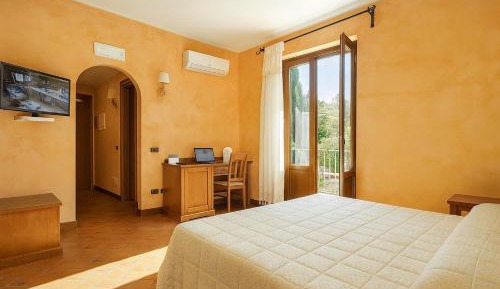 Double or Twin Room with Mountain View