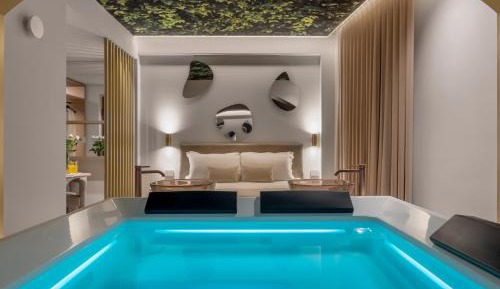 Suite with Private Pool