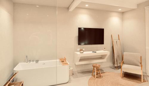 Deluxe King Suite