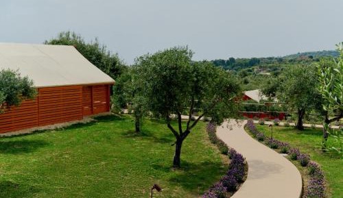Bungalow with Garden View