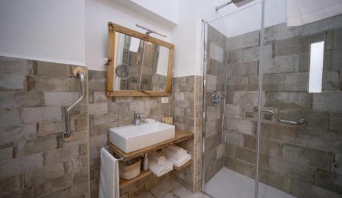 Queen Room - Disability Access