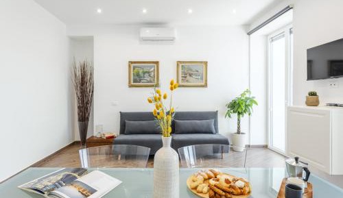 One-Bedroom Apartment with Sea View