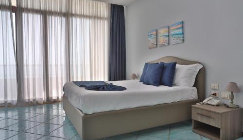 Double or Twin Room with Sea View