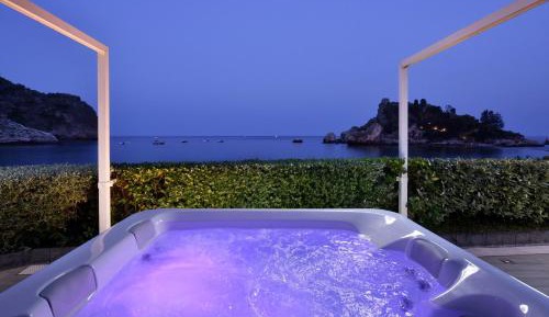 Suite with Hot Tub and Sea View