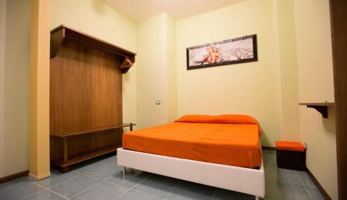 Studio Apartment with One Double Bed