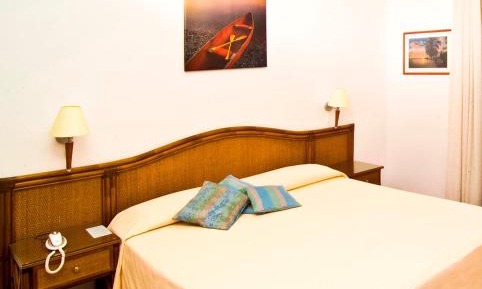 Double or Twin Room with Mountain View