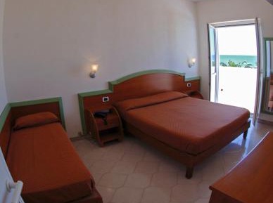 One-Bedroom Apartment with Balcony (4 Adults)