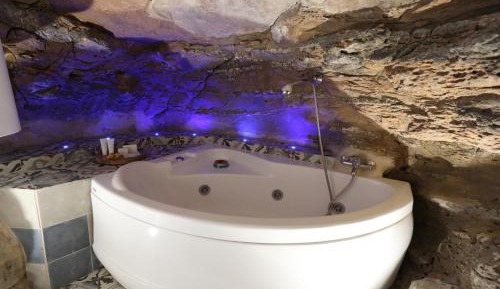 Queen Room with Spa Bath