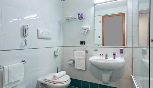 Double or Twin Room with Partial Sea View