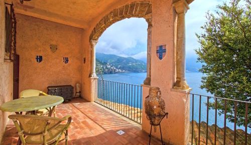 Deluxe Double Room with Balcony and Sea View