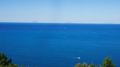 Classic Two-Bedroom Apartment with Sea View and Terrace - Attic