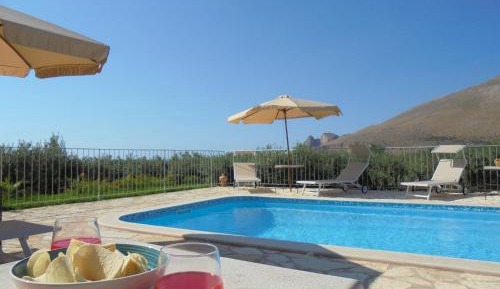 Three-Bedroom House - Split Level