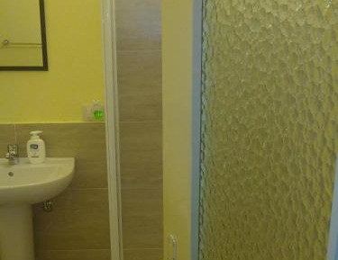 Basic Triple Room with Shared Bathroom
