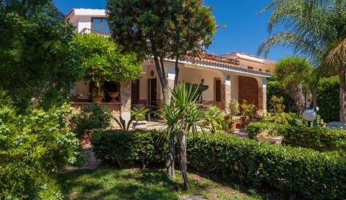 Villa - Beach Front