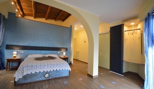 Deluxe Queen Suite