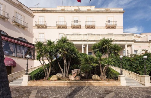 Grottasanta Hotel | Grand Hotel Villa Politi