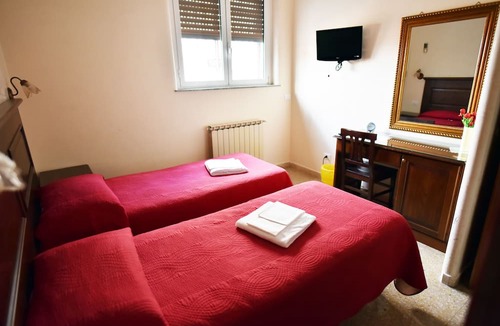 Rione XVIII Castro Pretorio Apartment | Via Curtatone 12 Apartment