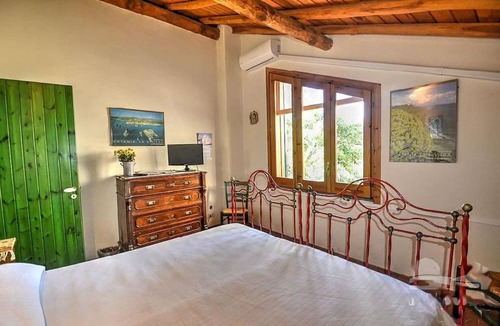 Acireale Villa | Villa With Garden in Sicily Near the sea