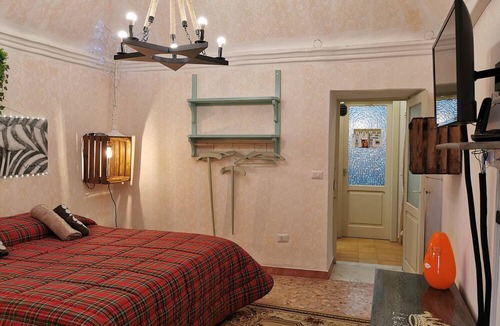Caiazzo Apartment | Casa d'arte vintage L&B - 170 meters from Pepe in grani