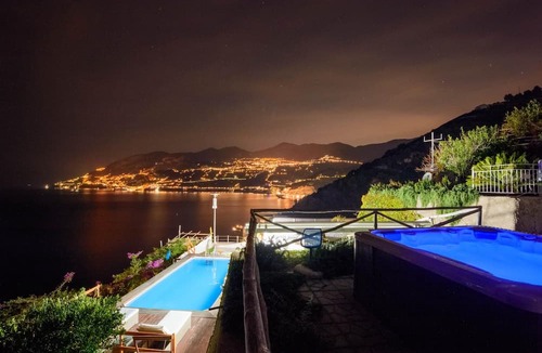 Maiori Villa | Luxury Villa Vittoria- Villa With Garden Swimming Pool and Jacuzzi Overlooking the sea