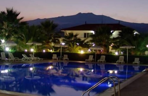 Fondachello Hotel | King's House Hotel Resort