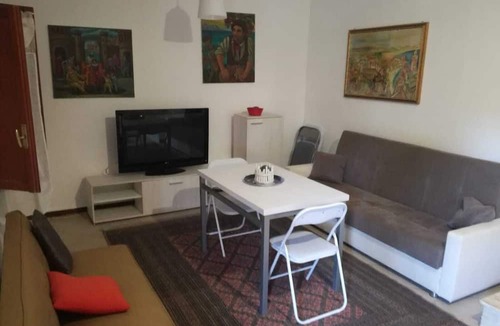 Partanna House | White house apartment with garden