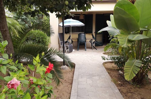 Marina di Modica House | Holiday House in Marina Di Modica with Garden, Terrace and Barbecue and Beach Nearby