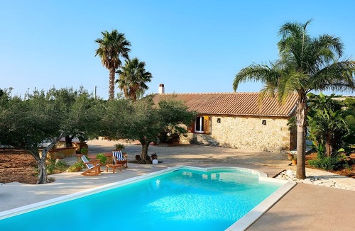 Castellammare del Golfo Villa | Villa Le Sterlizie con Piscina Privata