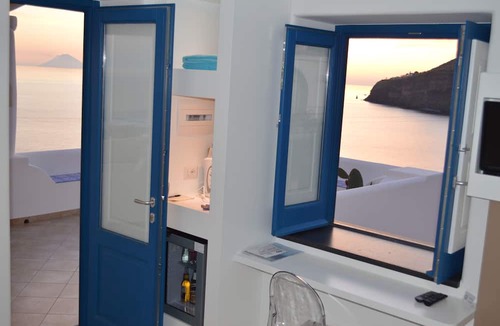 Malfa House | A Alera Room and Breakfast