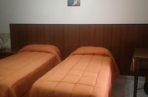 Regalbuto Bed & Breakfast | Antico Portale Host Roberto