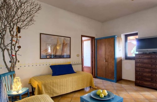 Santa Marina Salina House | House on the beach of Salina - Maestrale