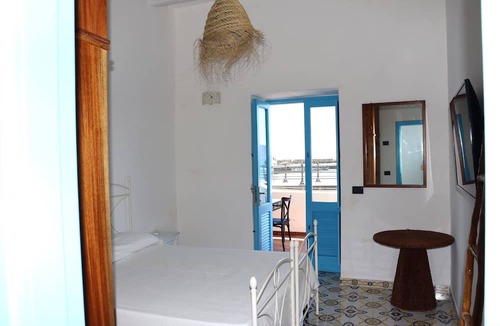 Santa Marina Salina House | Casa Segreto, on the tourist port of Salina