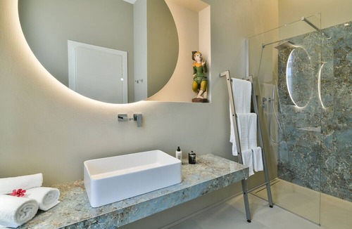 Isola Villa | Villa Syracusia - Six Bedroom Villa, Sleeps 12
