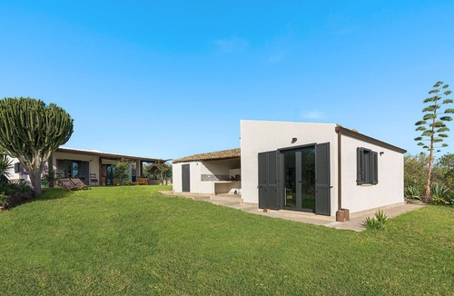 Noto Villa | Beautiful private villa with A/C, WIFI, private pool, terrace, panoramic view and parking