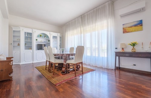 Reggio Calabria Apartment | Apartment 'Treviso 4' with Balcony and Air Conditioning