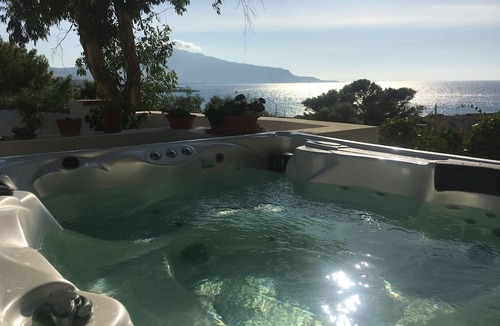 Custonaci Apartment | Apartment "Open Space Sul Mare" with Sea View, 3 Terraces and Wi-Fi