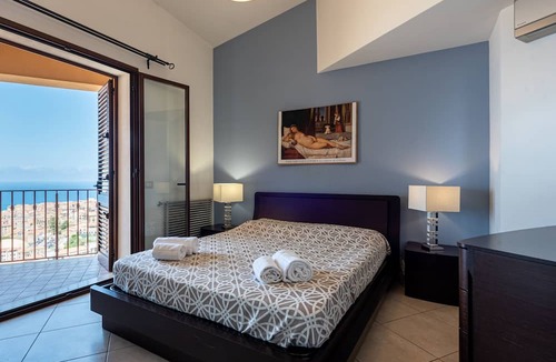 Cefalu Apartment | Modern Apartment with Sea View, Wi-Fi and Air Conditioning