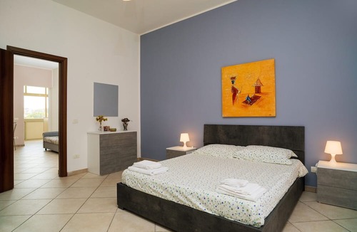 Monte Po-Nesima-San Leone-Rapisardi Apartment | Holiday Apartment "Casa Cairoli" with Balcony & A/C