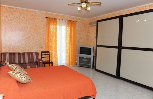 Santa Venerina Apartment | Sicilian Retreat: Pool & Garden