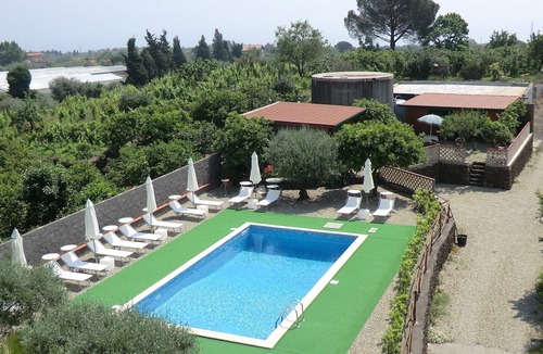 Santa Venerina Apartment | Sicilian Retreat: Pool & Garden